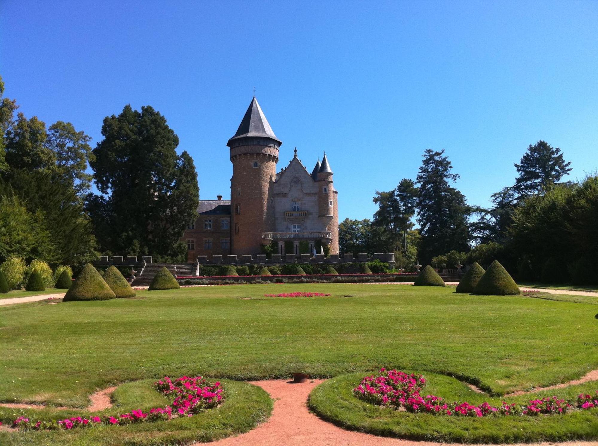 Chateau De Busset ภายนอก รูปภาพ