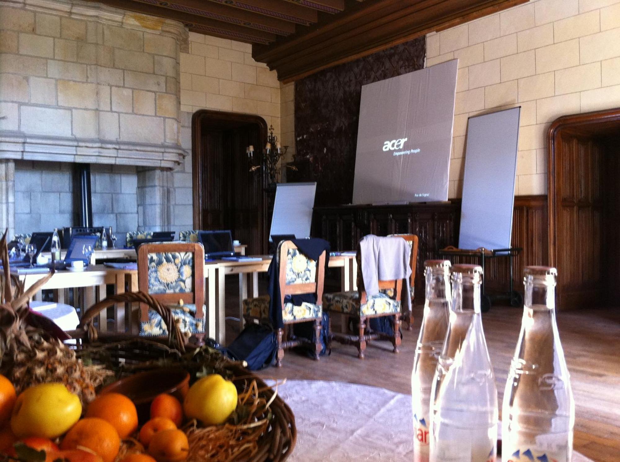Chateau De Busset ภายนอก รูปภาพ