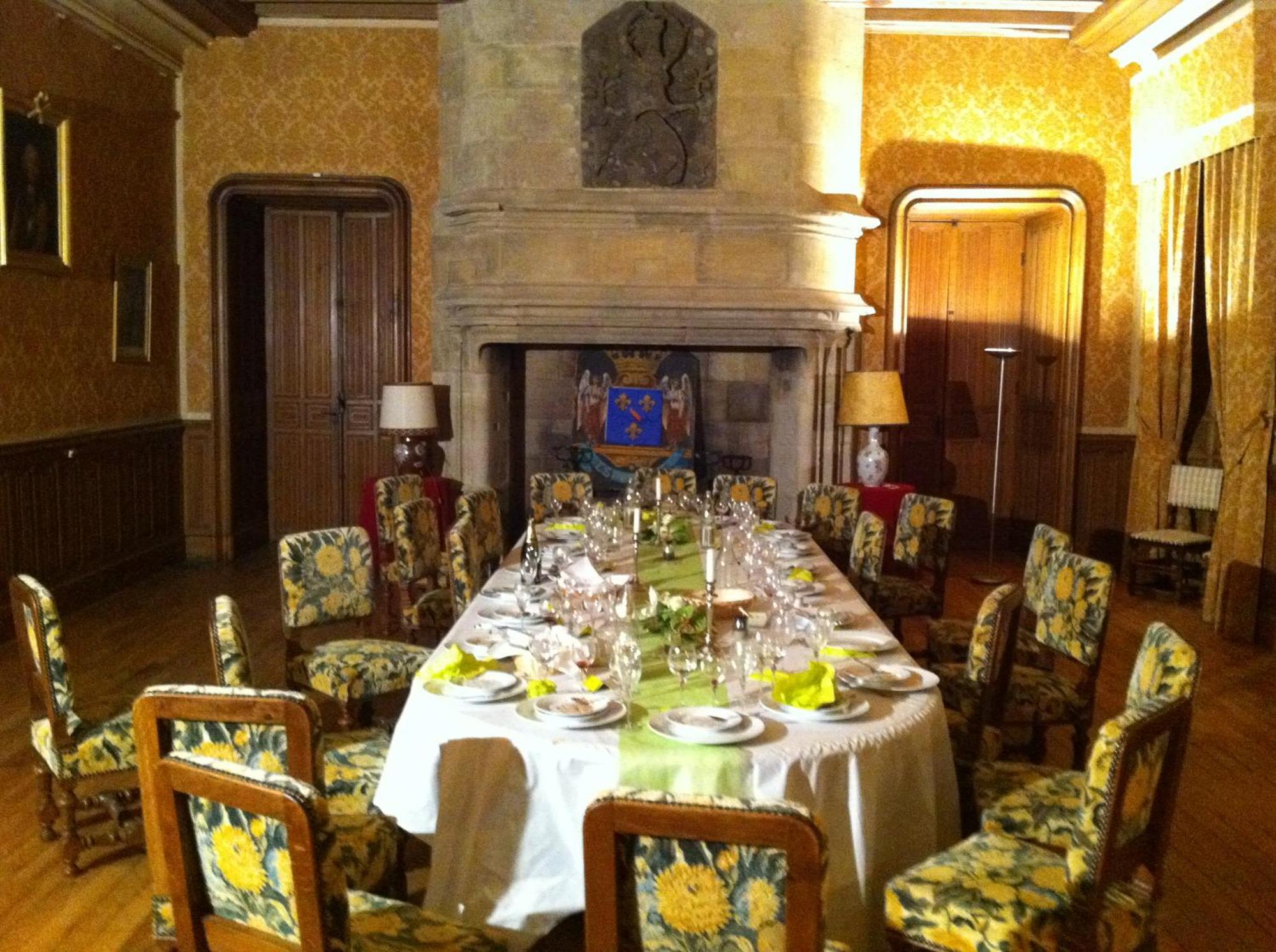 Chateau De Busset ภายนอก รูปภาพ