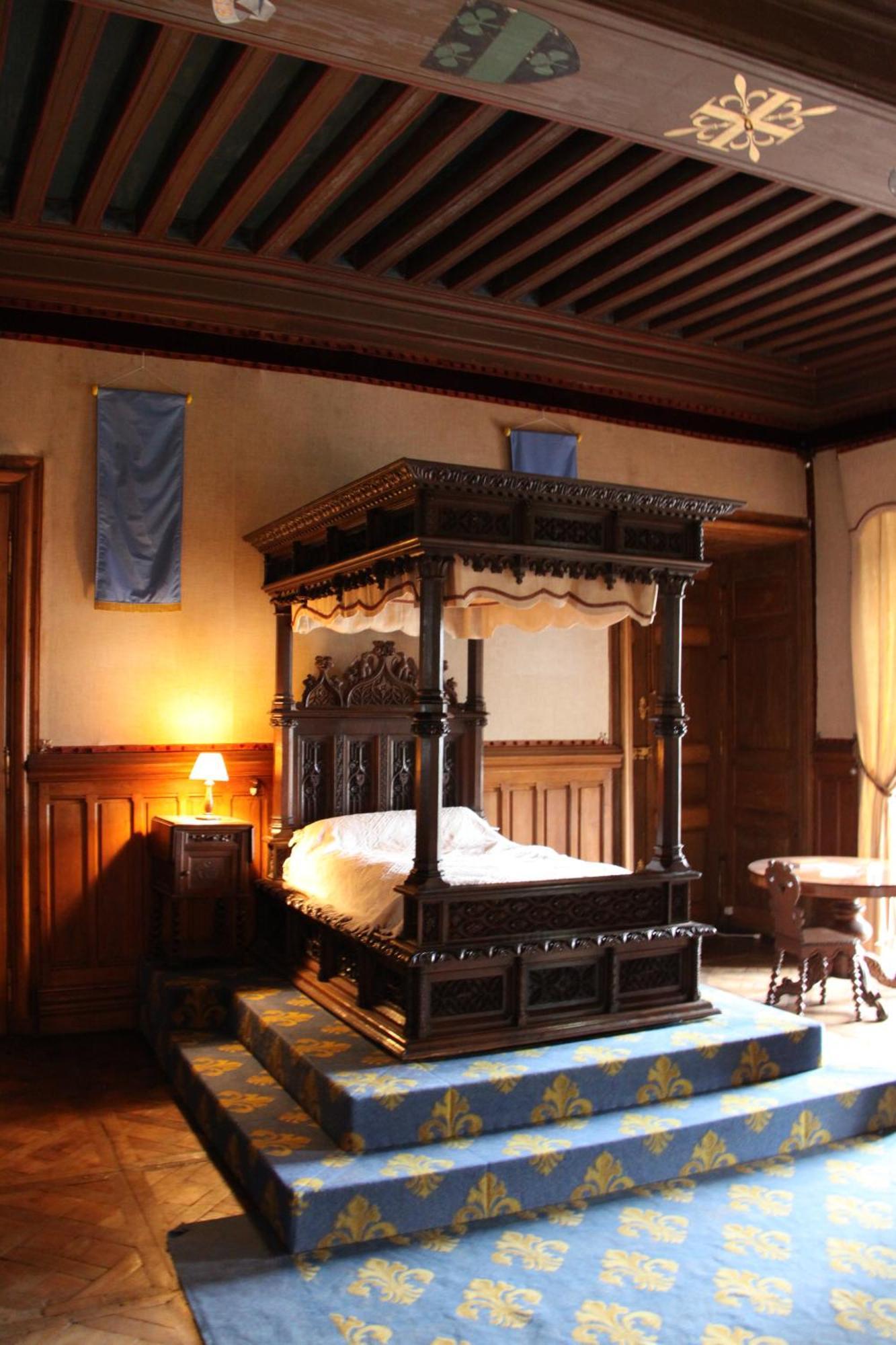 Chateau De Busset ภายนอก รูปภาพ
